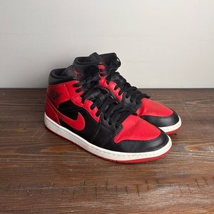 Jordan 1 Mid